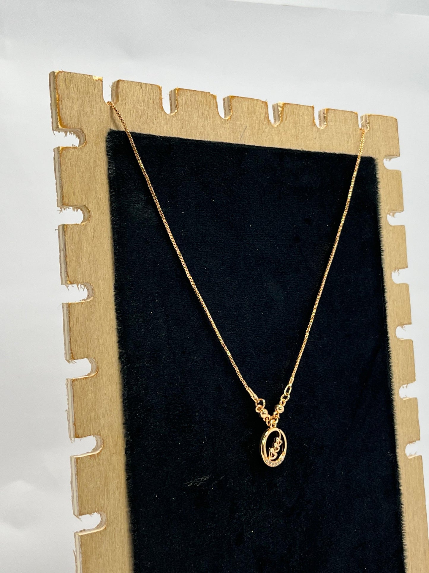 Dainty Gold Oval Pendant Necklace