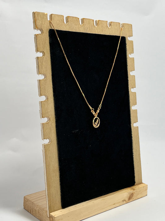 Dainty Gold Oval Pendant Necklace
