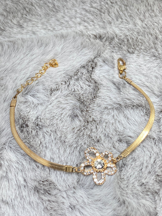 Dazzle Bloom – Gold-Plated Flower Bracelet
